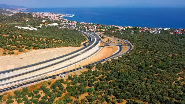 Edremit-Çanakkale yolu üzerindeki Assos ve Troya tünelleri, bakım ve onarım çalışmaları nedeniyle geçici olarak trafiğe kapatılacak.