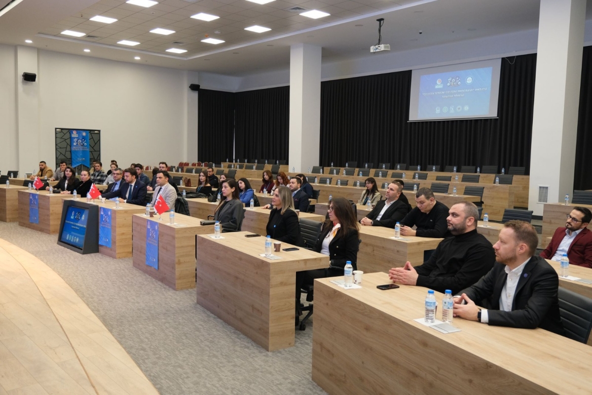 Balıkesir’de BAGİAD öncülüğünde, gençlerin kariyer ve girişimcilik gelişimine destek sağlayacak ‘Gelecek Sensin! Gelişim Programı’ tanıtıldı.