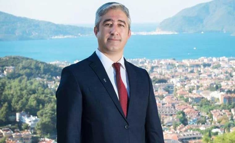 CHP MYK, Marmaris Sinpaş GYO otel projesindeki usulsüz ruhsatlandırmalar nedeniyle Mehmet Oktay ve iki belediye başkan yardımcısını kesin ihraç talebiyle disipline sevk etti.