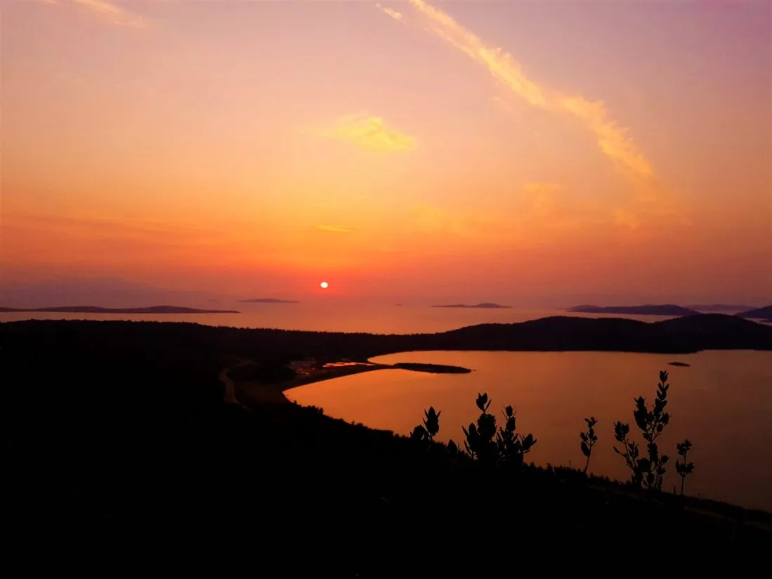 Ayvalık'a gelmişken buraya görmeden dönmeyin... Muhteşem günbatımı manzarası ve hikayesiyle buraya aşık olacaksınız!