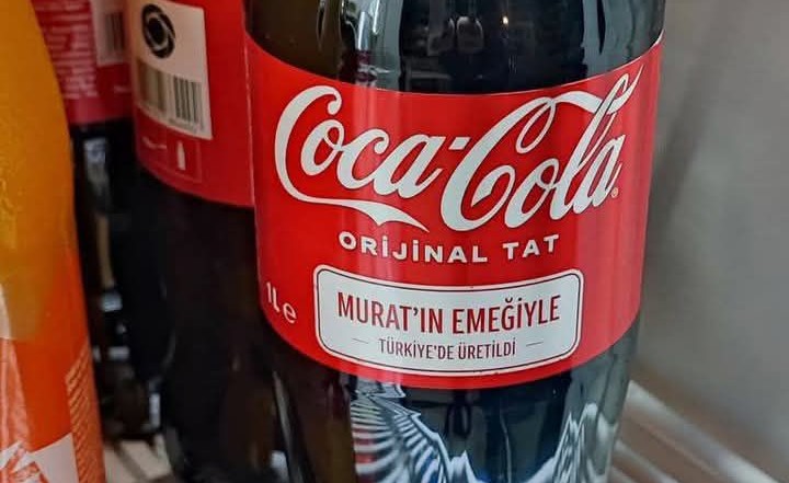 Coca-Cola'dan yeni etiketler: "Türkiye'de Üretildi" vurgusu yaptılar!