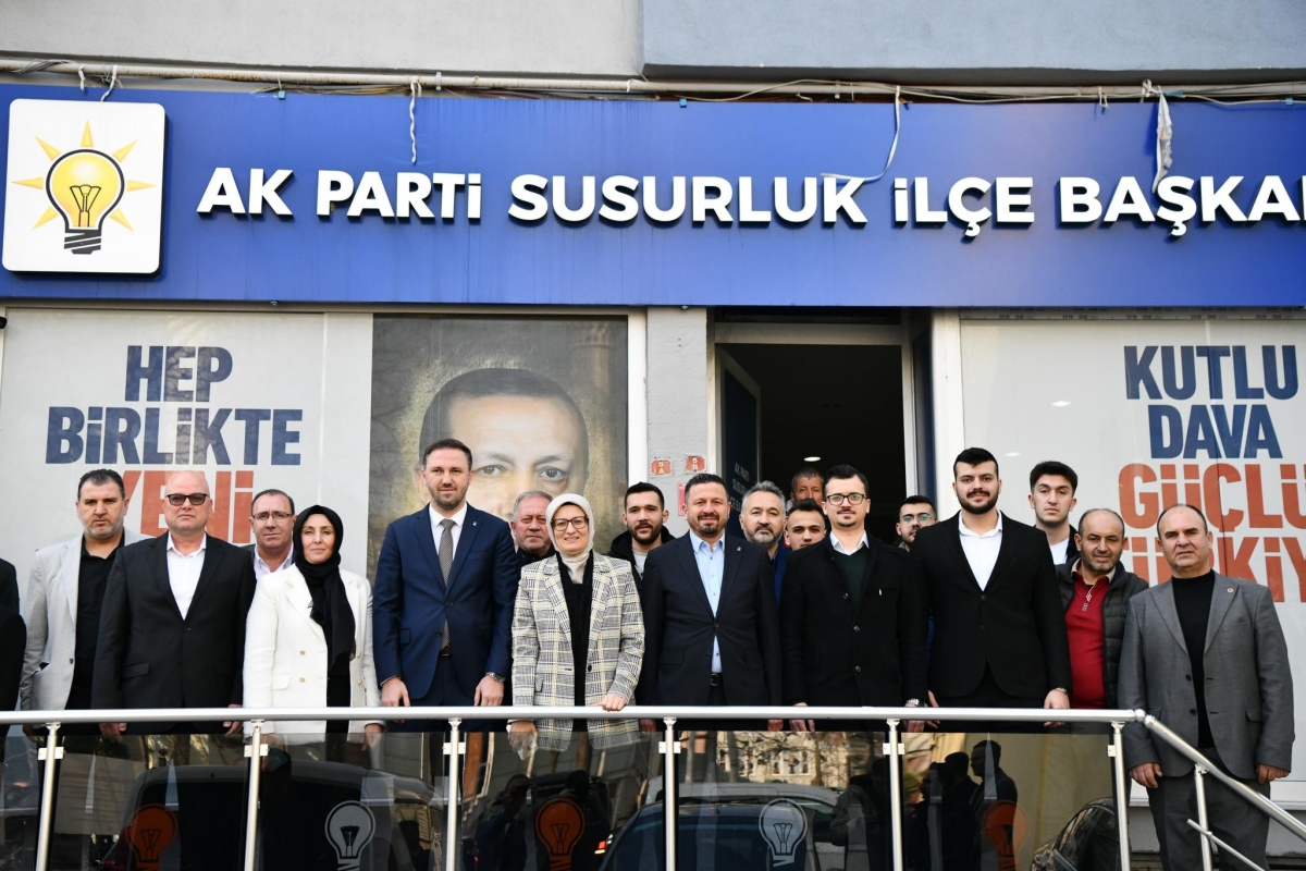 AK Parti Balıkesir İl Başkanı Mehmet Aydemir, AK Parti Susurluk İlçe Başkanı Şafak Mut ile birlikte Genel Başkan Yardımcısı ve Balıkesir Milletvekili Belgin Uygur’un katılımıyla Susurluk İlçe Başkanlığı’nı ziyaret etti.