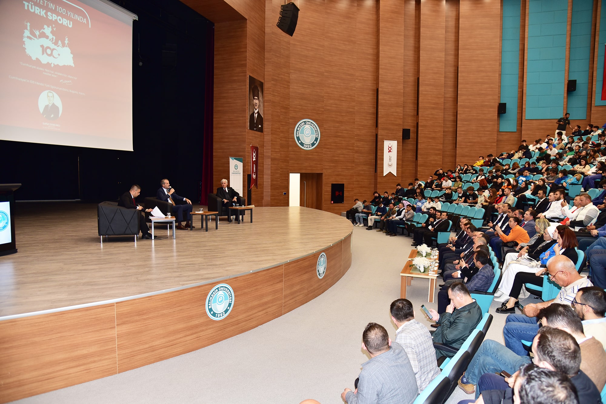 Balıkesir Üniversitesinde “Cumhuriyetin 100. Yılında Türk Sporu” konferansı düzenlendi