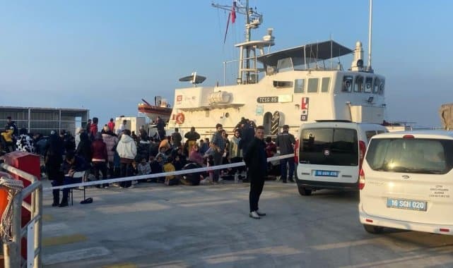 Erdek açıklarında 120 düzensiz göçmen yakalandı