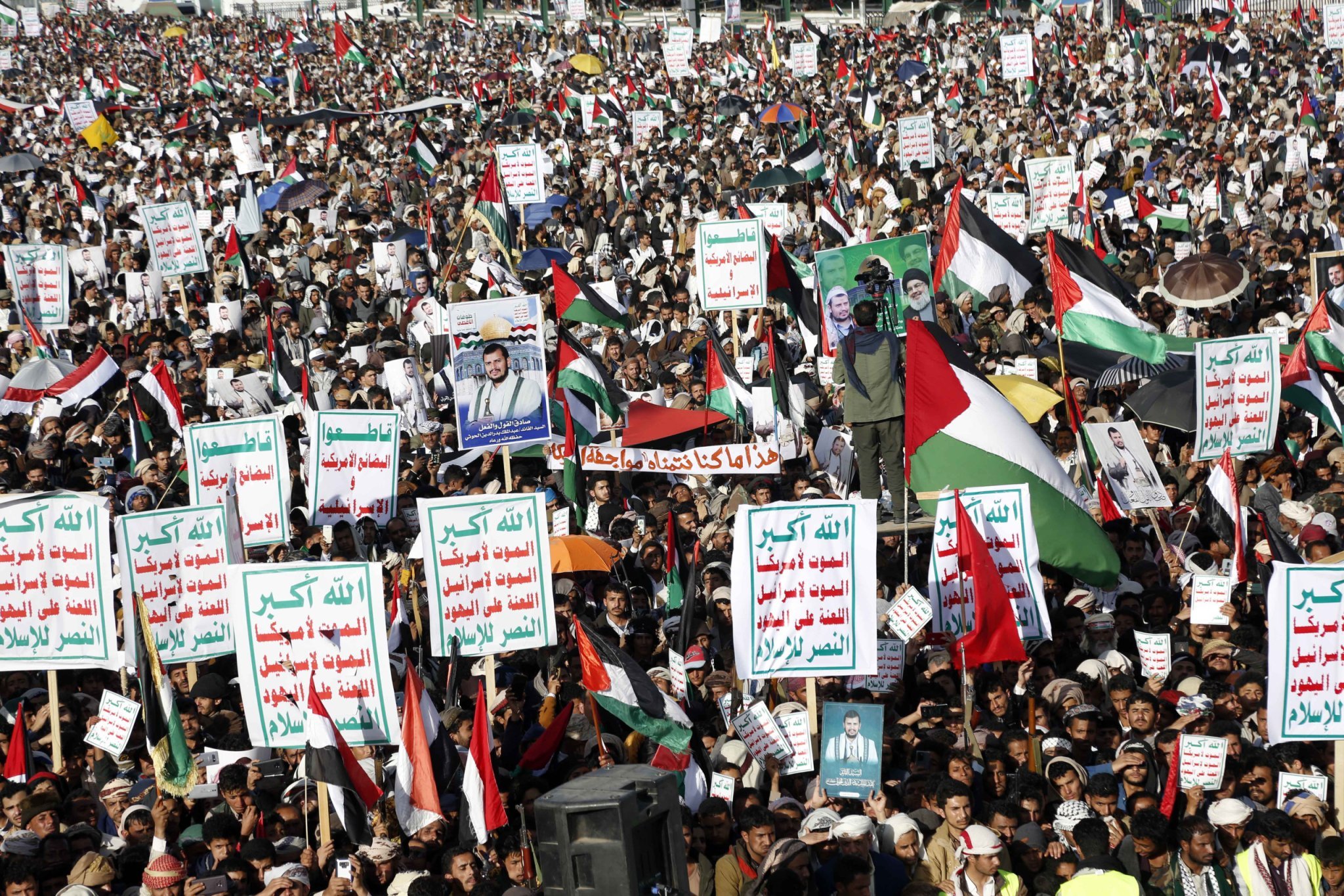 Yemenliler, ABD ve İngiltere'yi protesto amacıyla "milyonluk" gösteri düzenledi