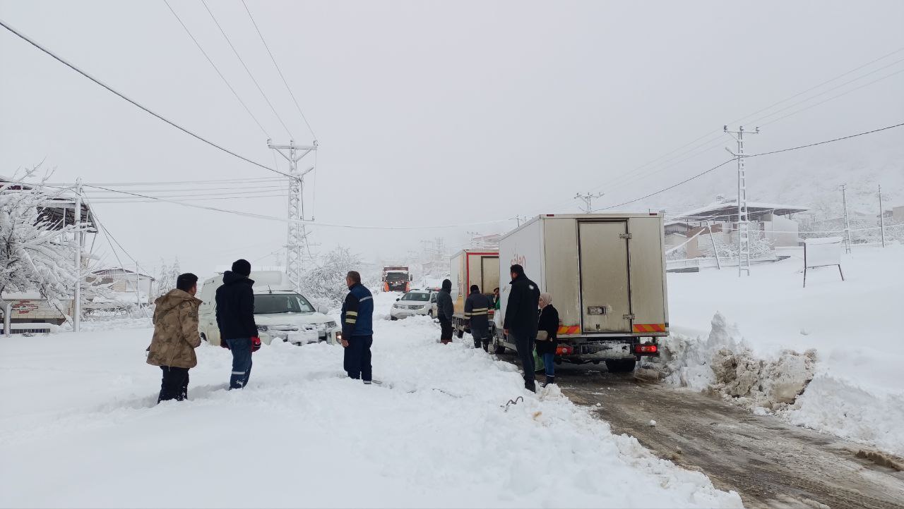 Mersin'in yüksek kesimlerinde kar yağışı etkili oluyor