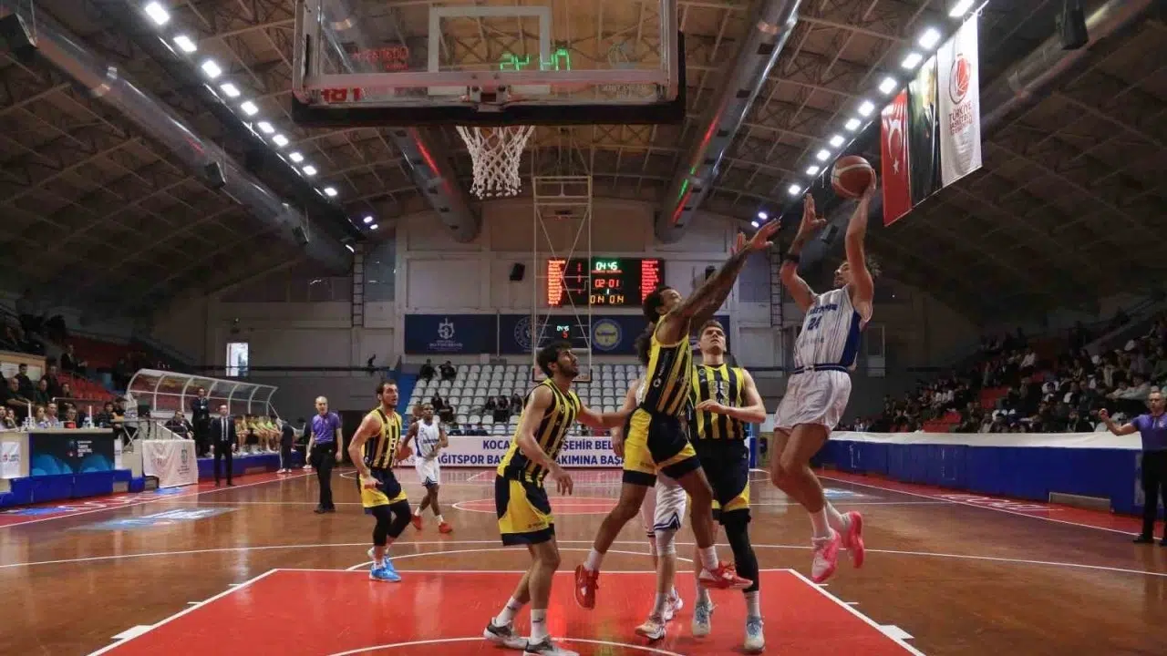 turkiye-basketbol-ligi-kocaeli-bsb-kagitspor-75-fenerbahce-koleji-novotel-83