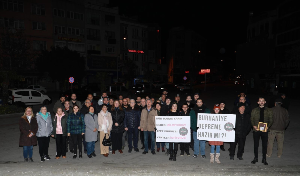 Burhaniye'de 6 Şubat depremlerinde hayatını kaybedenler anıldı