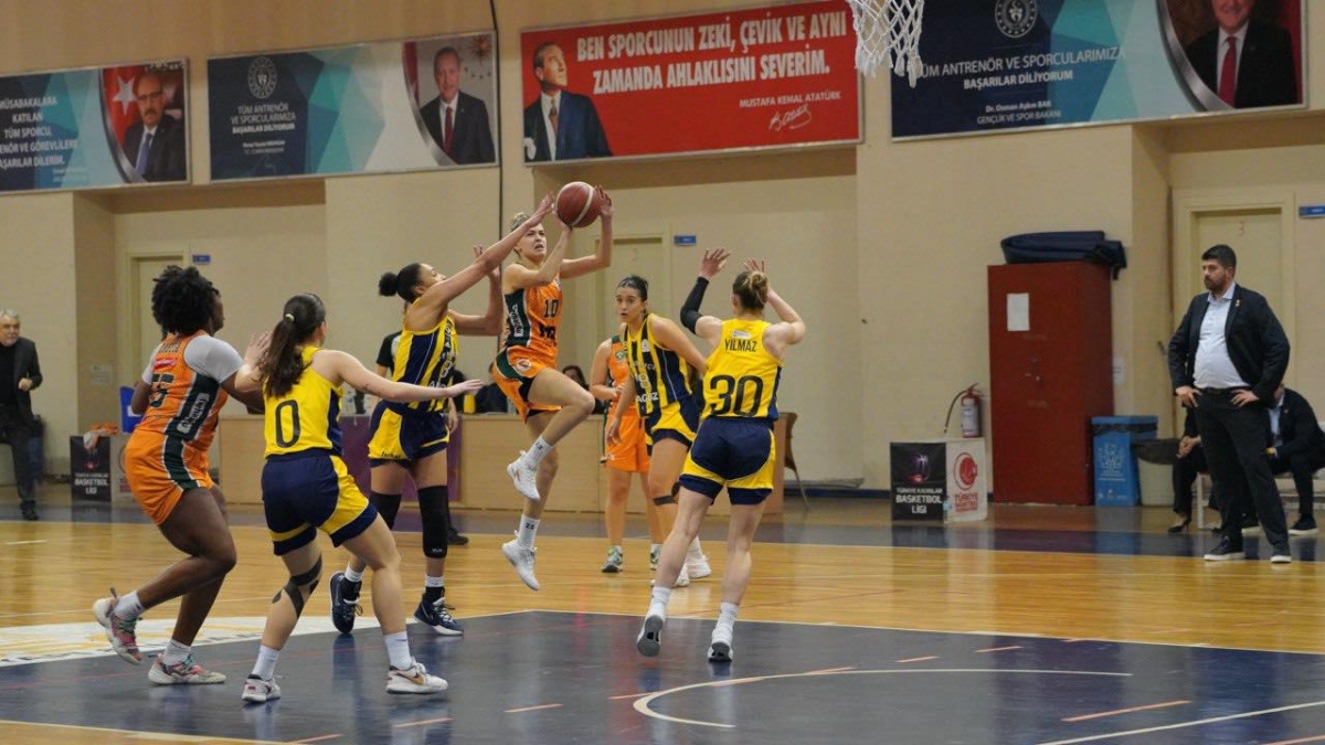 Edremit Belediyesi Gürespor, Fenerbahçe'yi 71-58 mağlup etti!