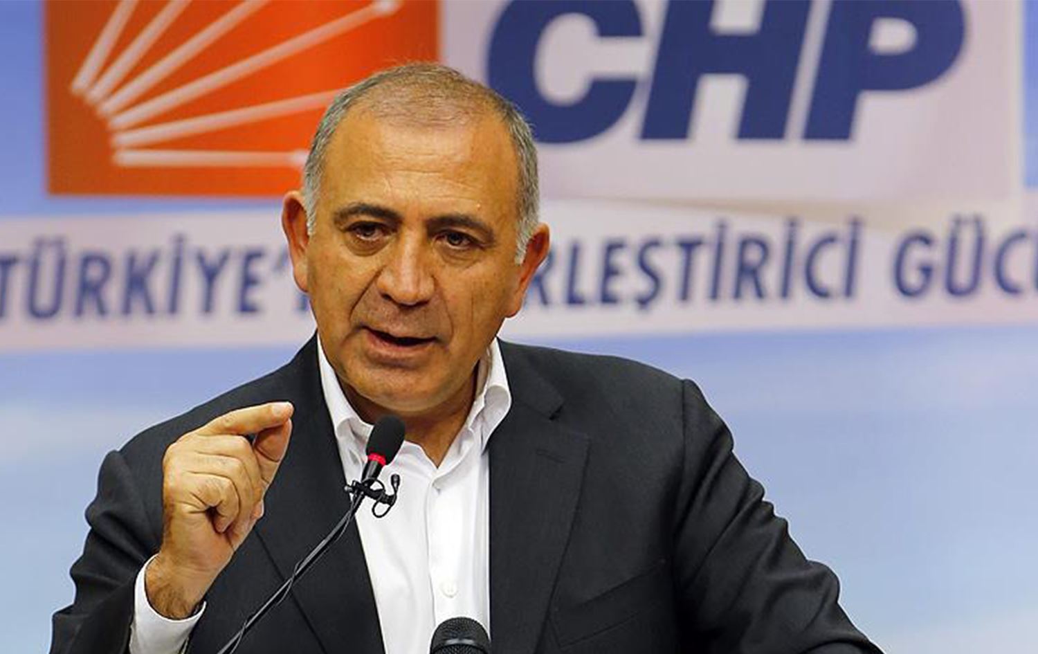 CHP'de şok ayrılık! Gürsel Tekin, CHP'den istifa ettiğini açıkladı!