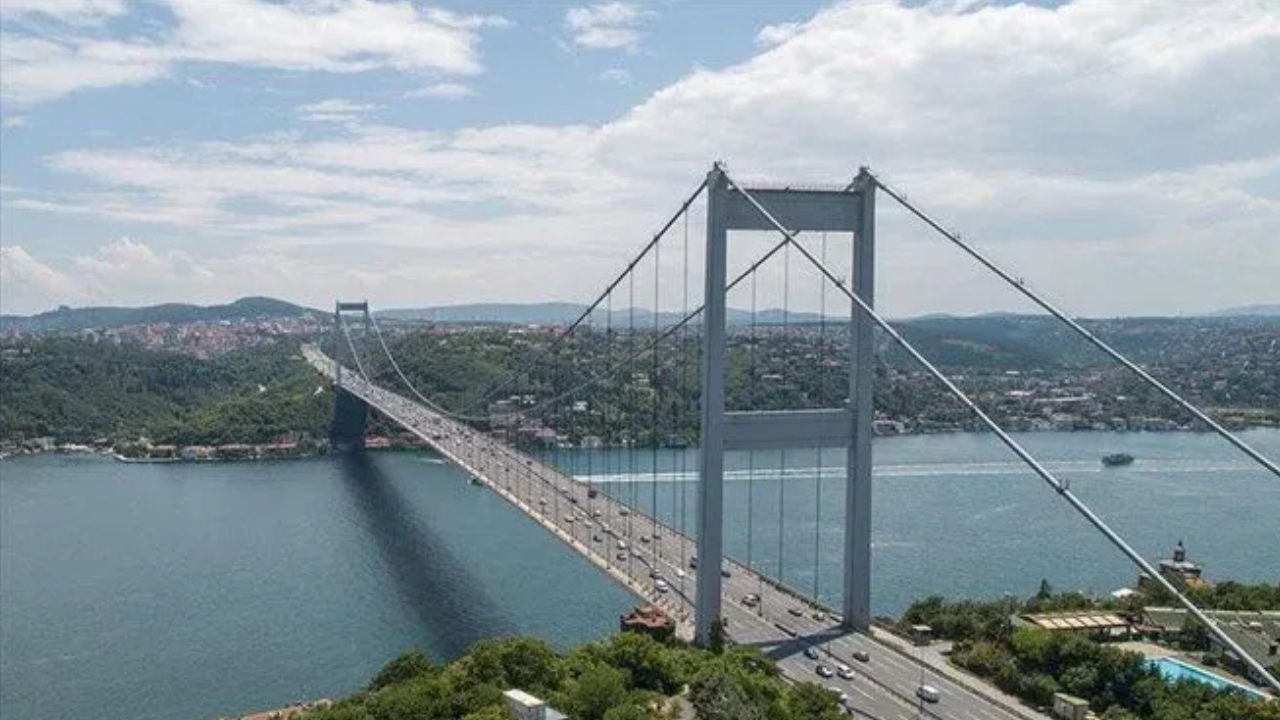 İstanbul Boğazı'nda iki gemi çarpıştı