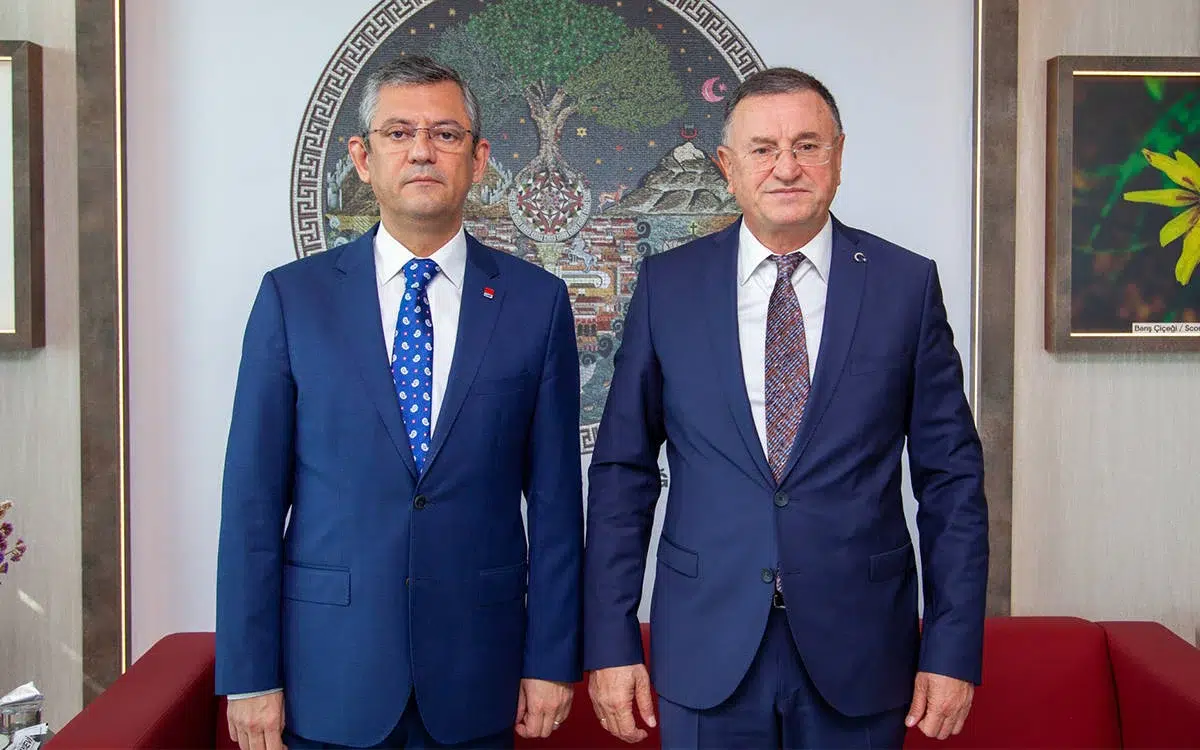 Hatay Büyükşehir Belediye Başkan Adayı Lütfü Savaş, Aday Tanıtım Toplantısına katılmadı!