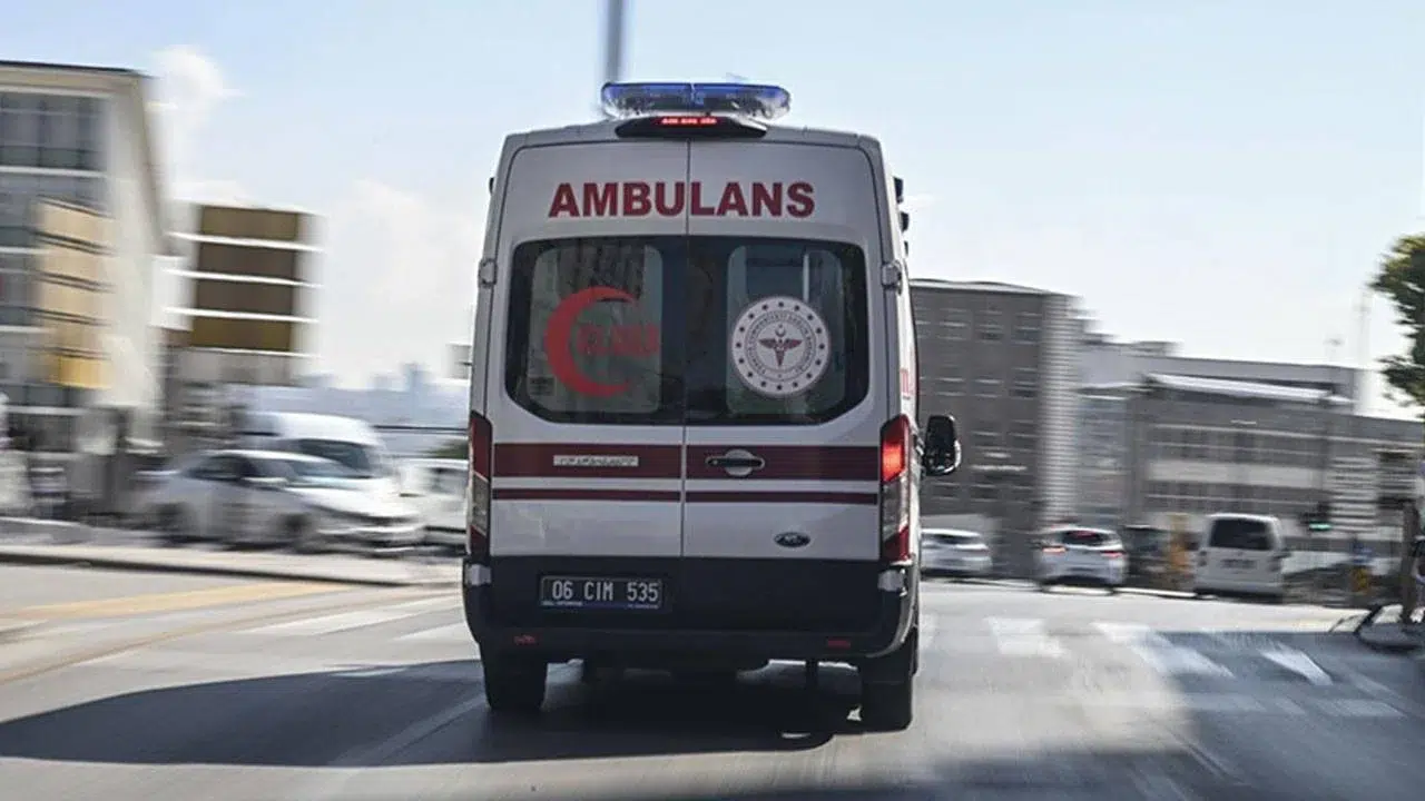 Balıkesir'de soluk borusuna yediği meyvenin parçası kaçan 6 yaşındaki çocuk hayatını kaybetti.