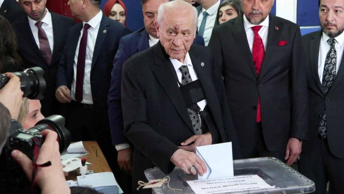 Oyunu Ankara'da kullanan Devlet Bahçeli'nin yüzündeki morluk ve şişlikler dikkat çekti!