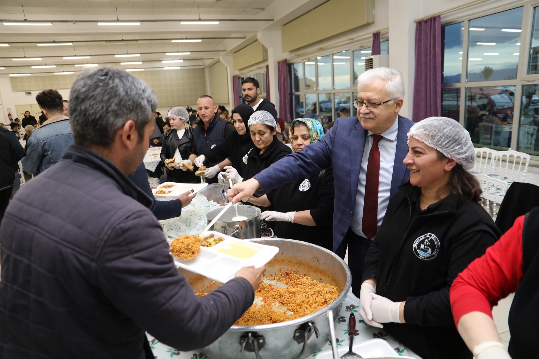 Burhaniye Belediyesi vatandaşlarının yanında