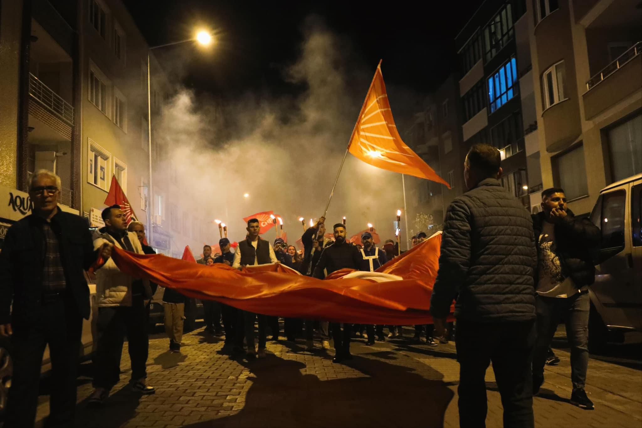 Ali Kemal Deveciler'den gövde gösterisi niteliğinde yürüyüş!