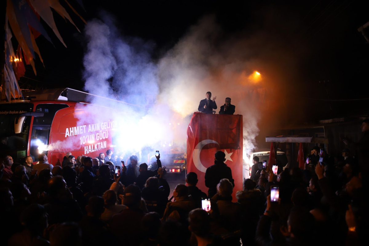 Ahmet Akın, Ovaköy'de iftarda vatandaşlarla buluştu