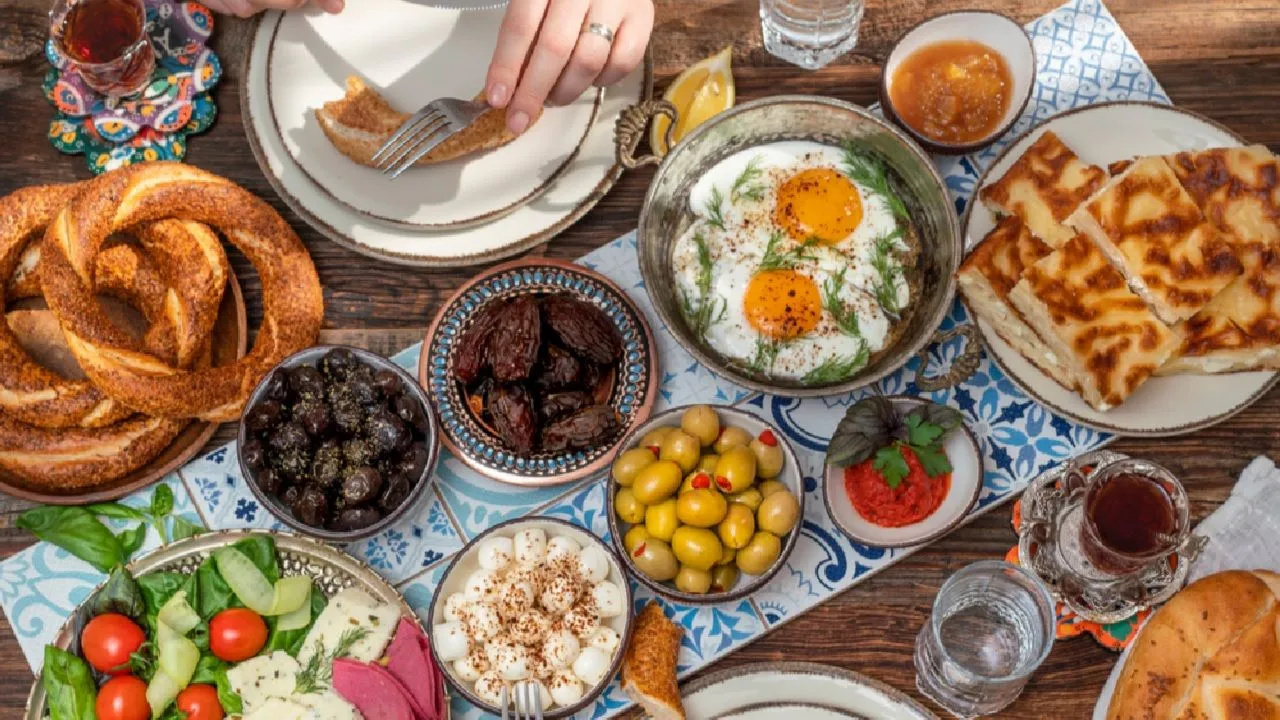 Uzun süre tok kalmak için sahurda ne yenir, ne içilir? Sahurda tok tutan ve susatmayacak besinler