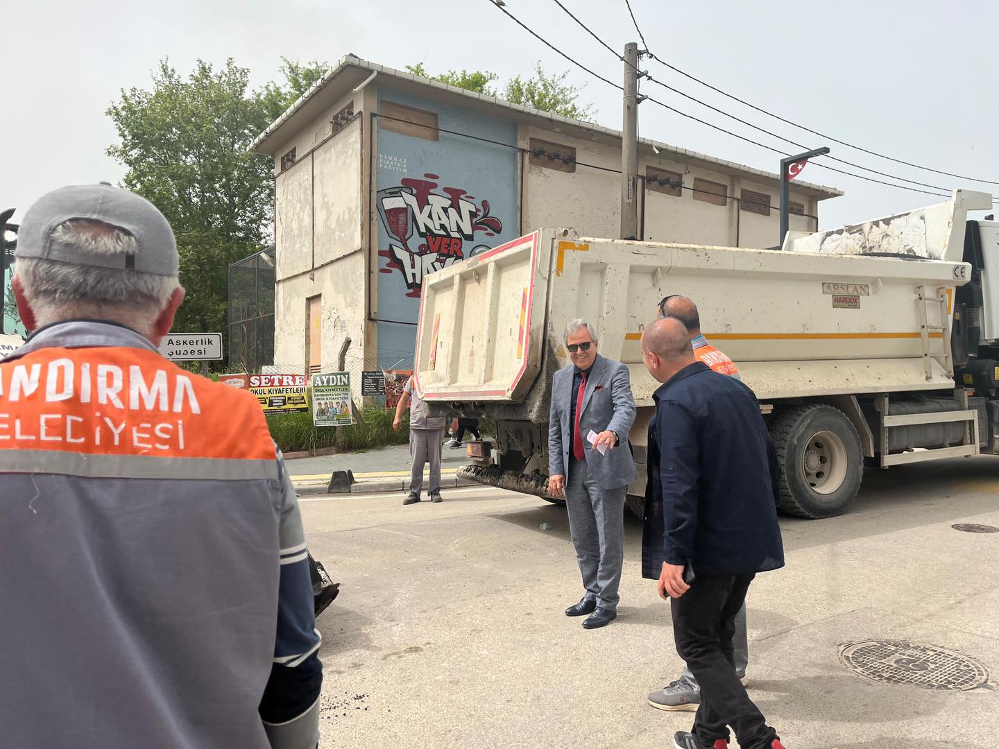 Dursun Mirza, Bandırma'daki yol çalışmalarını yerinde takip etti