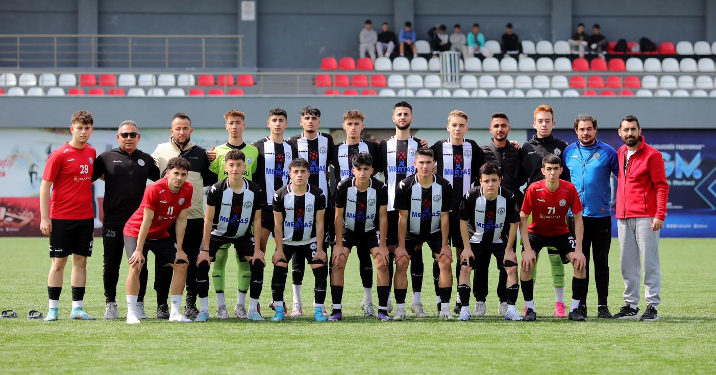 Burhaniye Belediyespor U-18 Futbol Takımı Türkiye Şampiyonası finalinde