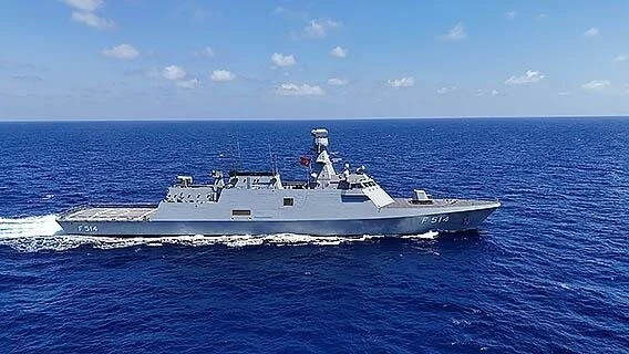 Japonya seyri için Türkiye'den yola çıkan TCG Kınalıada, Süveyş Kanalı'na ulaştı