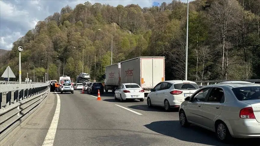 Bayram tatilinin ilk 2 günündeki trafik kazalarında 12 kişi öldü, 1966 kişi yaralandı!