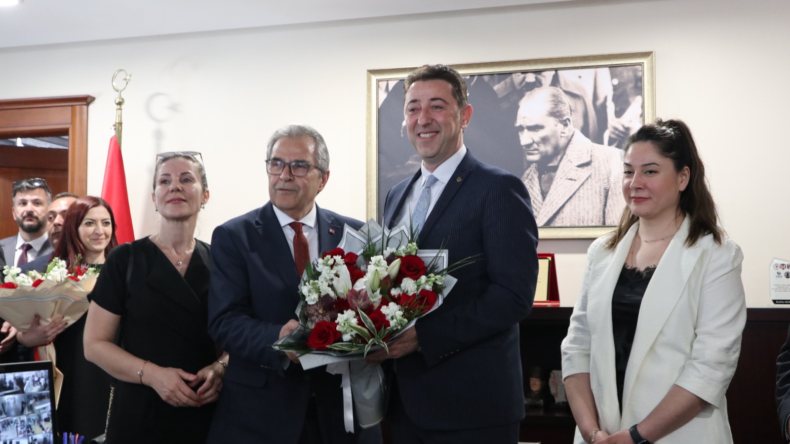 Bandırma Belediye Başkanı seçilen Dursun Mirza, görevi Tolga Tosun'dan devraldı