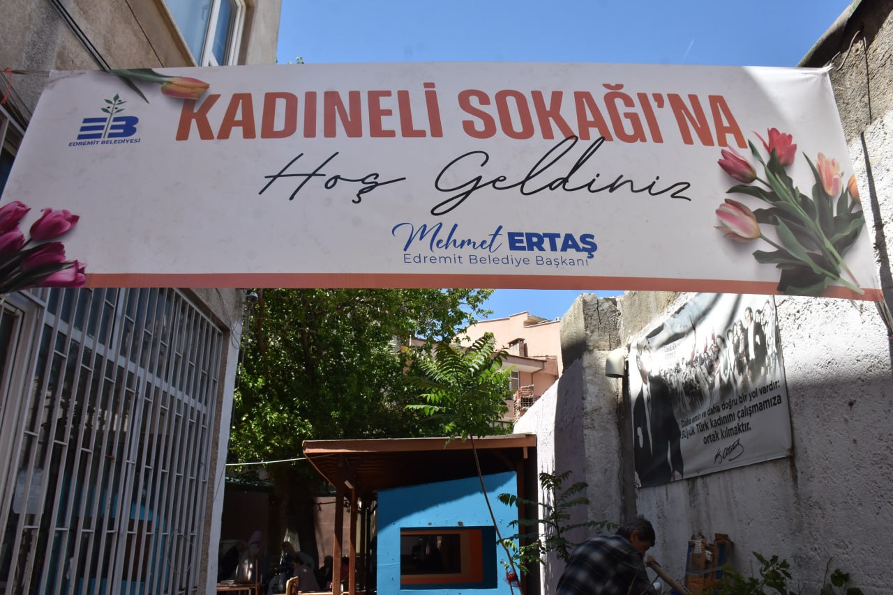 Edremit'te 'Kadıneli Sokağı' yenileniyor