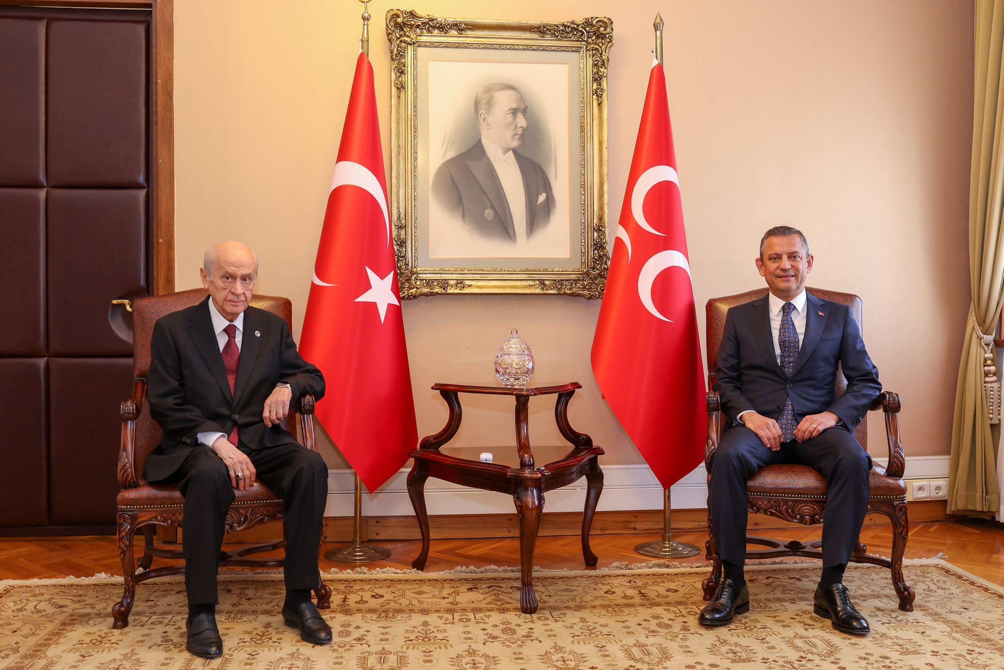 Özgür Özel, Devlet Bahçeli'yi ziyaret etti!