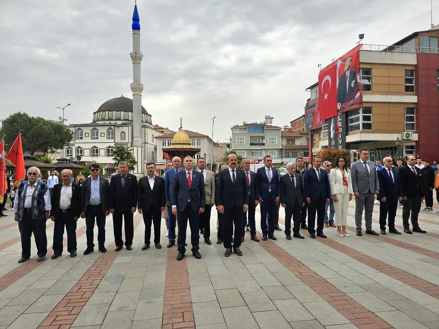 İvrindi Belediye Başkanı Önder Lapanta'dan 19 Mayıs mesajı