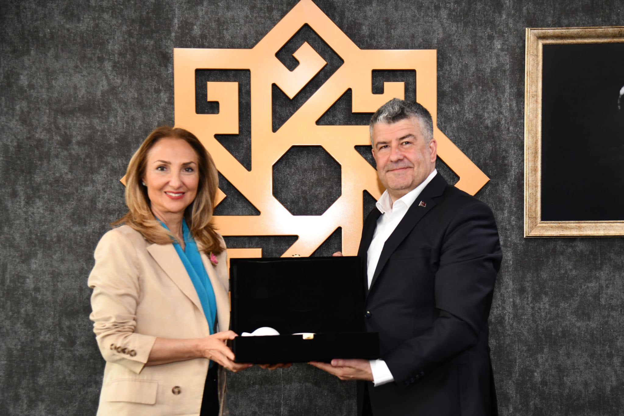 CHP Kadın Kolları Genel Başkanı Aylin Nazlıaka'dan Mesut Akbıyık'a ziyaret