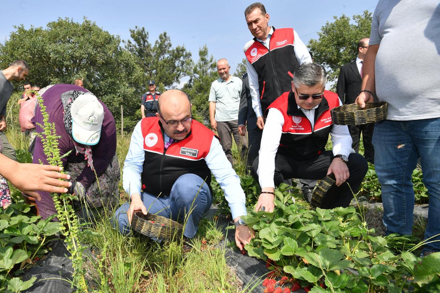 Vali Ustaoğlu, İvrindi'de çiftçiler ile bir araya geldi