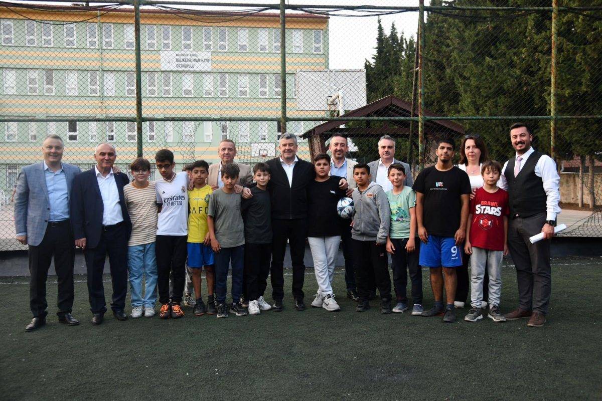 Mesut Akbıyık, mahalle buluşmalarına Ali Hikmet Paşa Mahallesi'nde devam etti