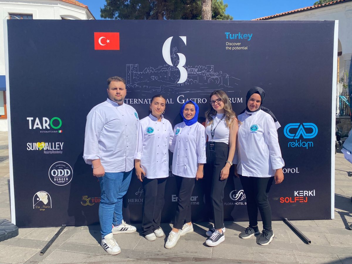 BAÜN öğrencileri, International Gastro Bodrum Fest 2024'te düzenlenen yemek yarışmasında büyük başarı elde etti. International Gastro Bodrum Fest 2024'te düzenlenen yemek yarışmasında büyük başarı elde etti. 