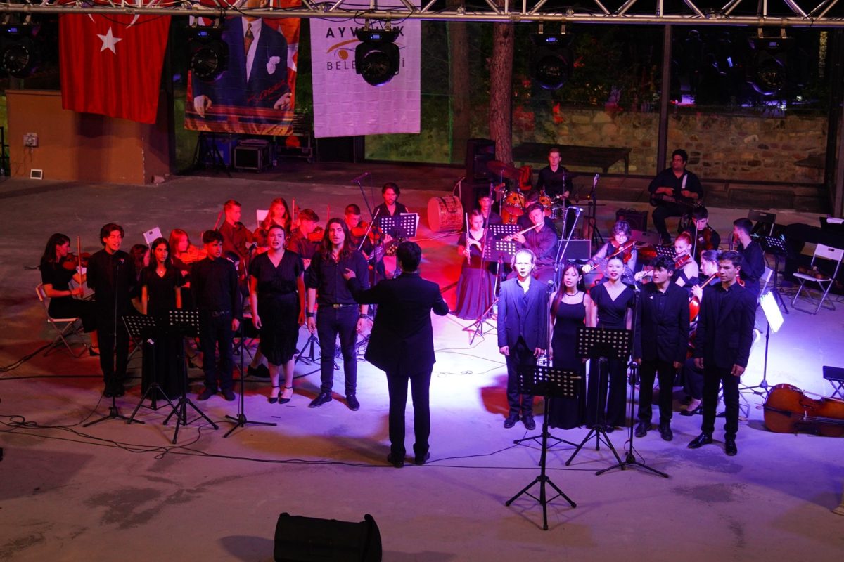 Ayvalık Sebahat-Cihan Şişman Güzel Sanatlar Lisesi Müzik Bölümü'nden yıl sonu konseri
