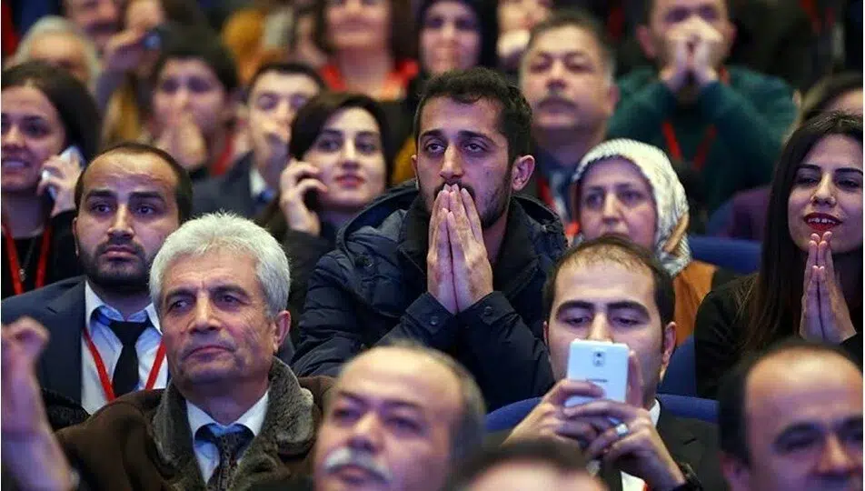 ''Ülkeyi yalanla yönetmeye utanmıyor musunuz?''