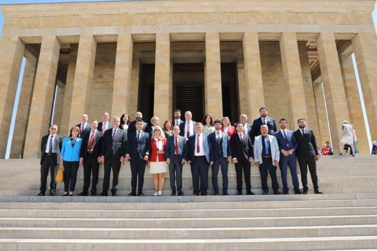 Edremit Belediye Başkanı Mehmet Ertaş Atatürk'ün huzurunda!