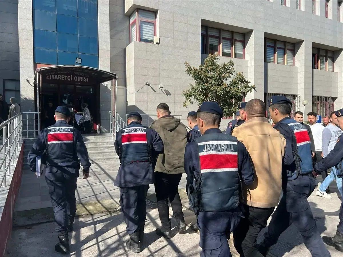 Balıkesir'de suç örgütlerine yönelik operasyonda 22 şüpheli gözaltına alındı