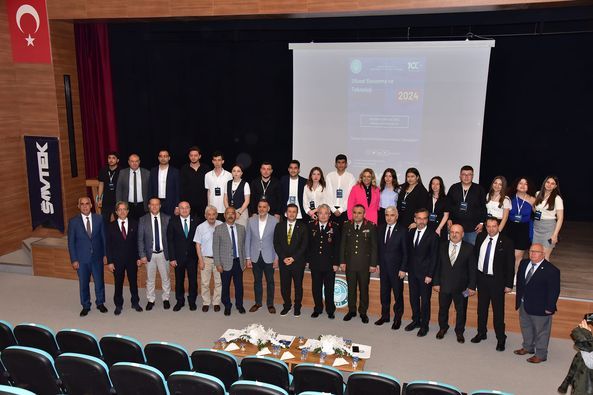 Balıkesir Üniversitesi (BAÜN) Milli Savunma ve Teknoloji Topluluğu (SAVTEK) tarafından Ulusal Savunma ve Teknoloji Zirvesi düzenlendi.