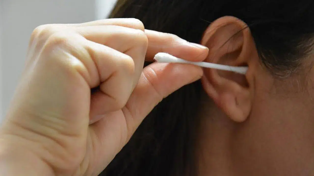 "Kulak temizleme çöpü kullanmak enfeksiyona yol açabiliyor"