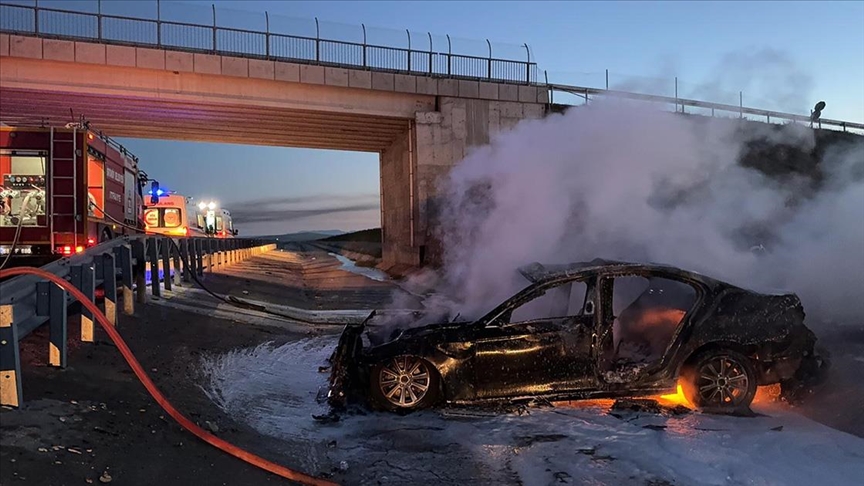 Şarampole devrilen otomobil alev aldı! 6 yaralı!