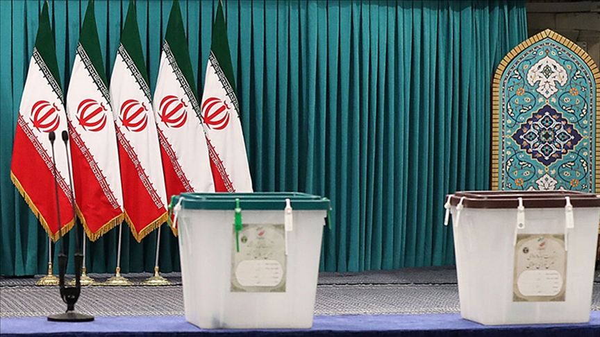 İran'da cumhurbaşkanı seçiminde adaylığını ilk açıklayan isim reformist siyasetçi Pezeşkiyan oldu