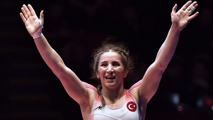 Milli Güreşçi Zeynep Yetgil, Paris 2024 Olimpiyat Oyunları'na kota aldı