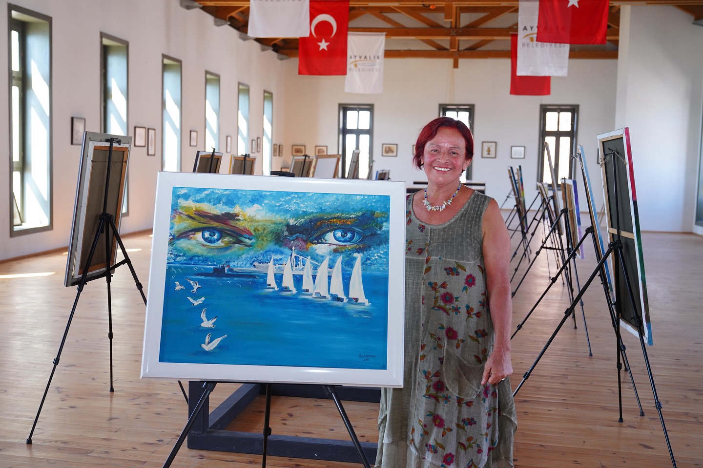 Ressam Sevil Ortaylı'nın "Esintiler" Sergisi Ayvalık'ta açıldı