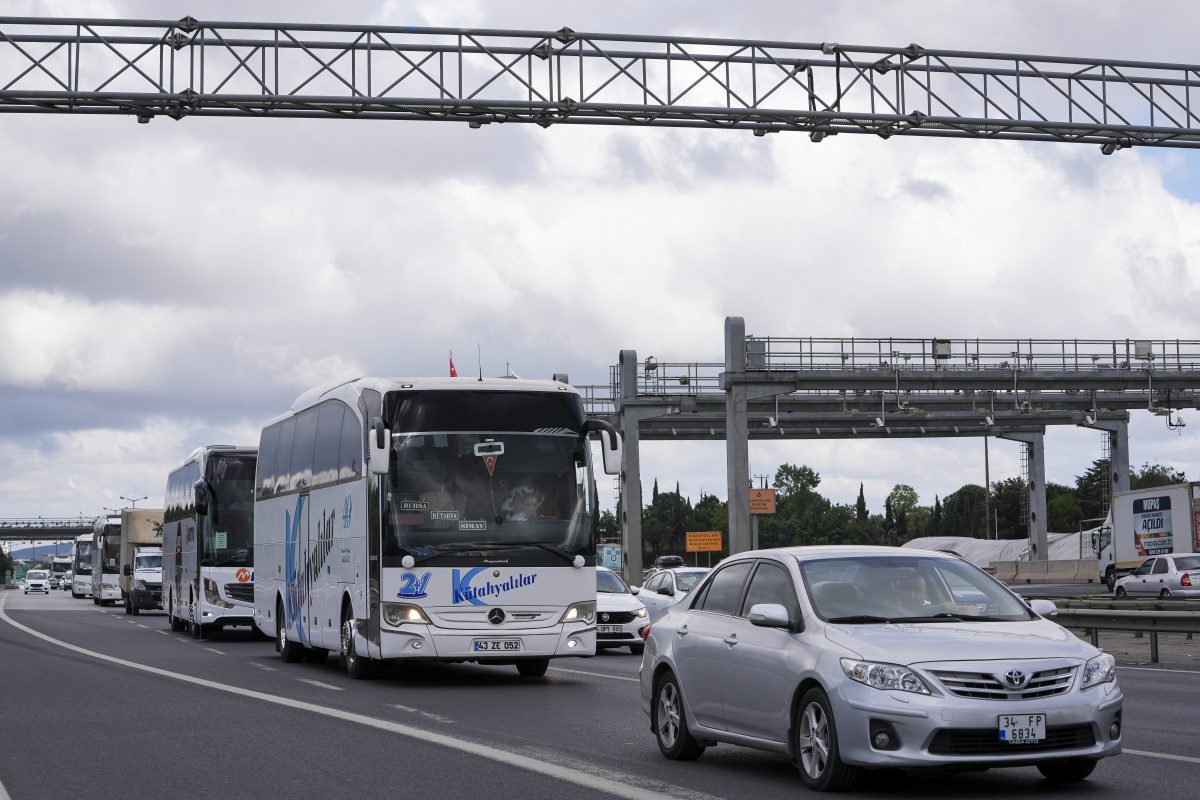 bayram tatilinde otoyollarda trafik yoğunluğu