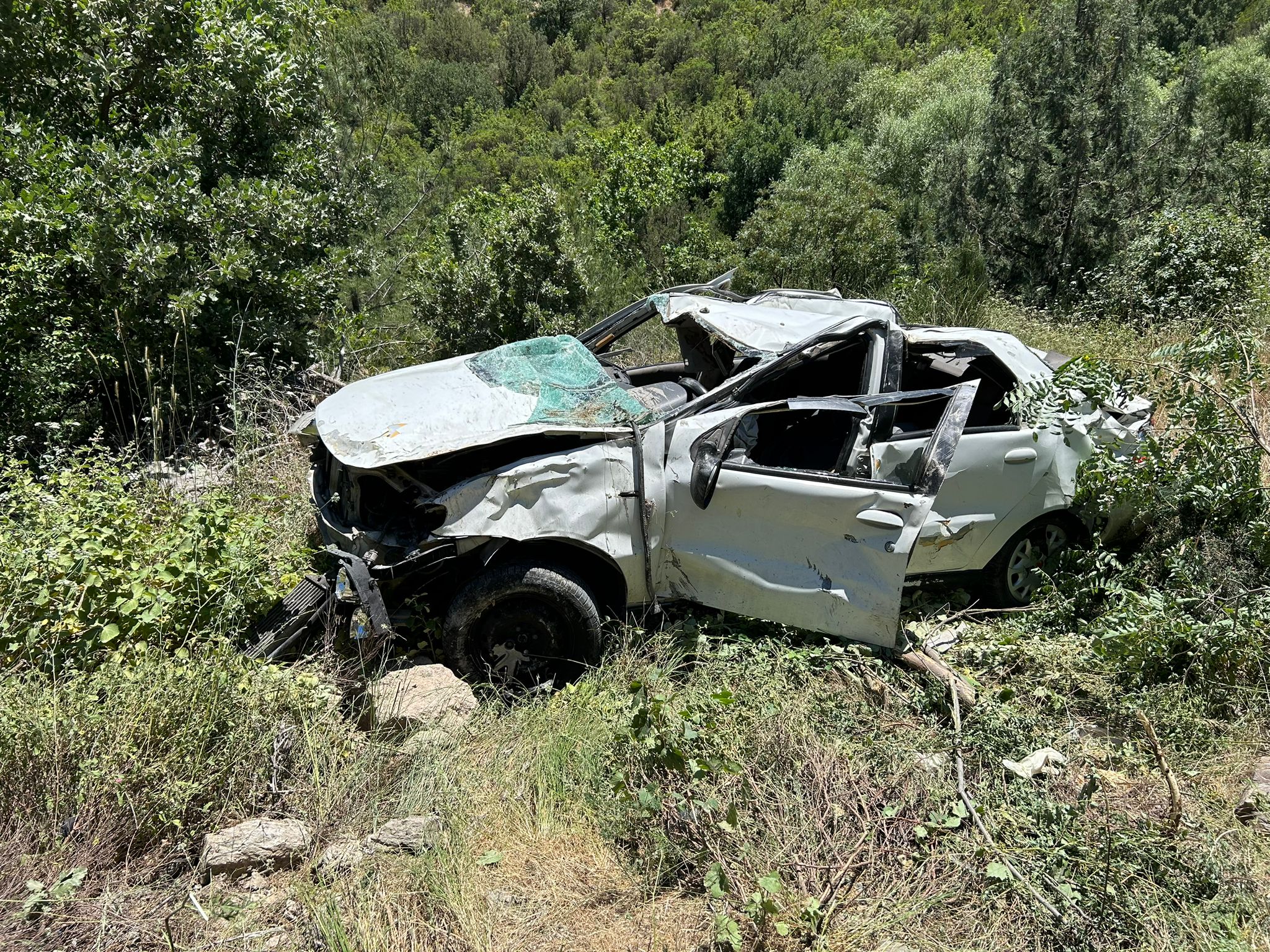 Dursunbey'de şarampole yuvarlanan araçtaki 2 kişi yaşamını yitirdi!