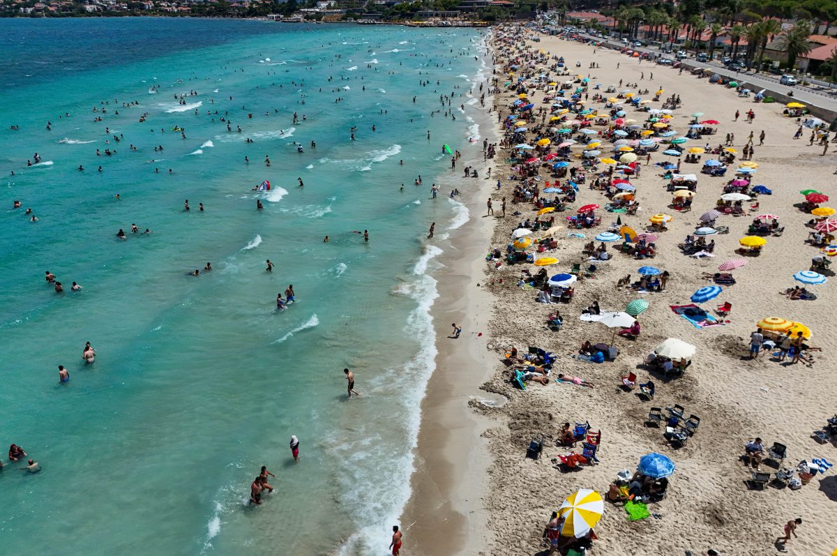 Turizm merkezi Çeşme'de yoğunluk yaşanıyor