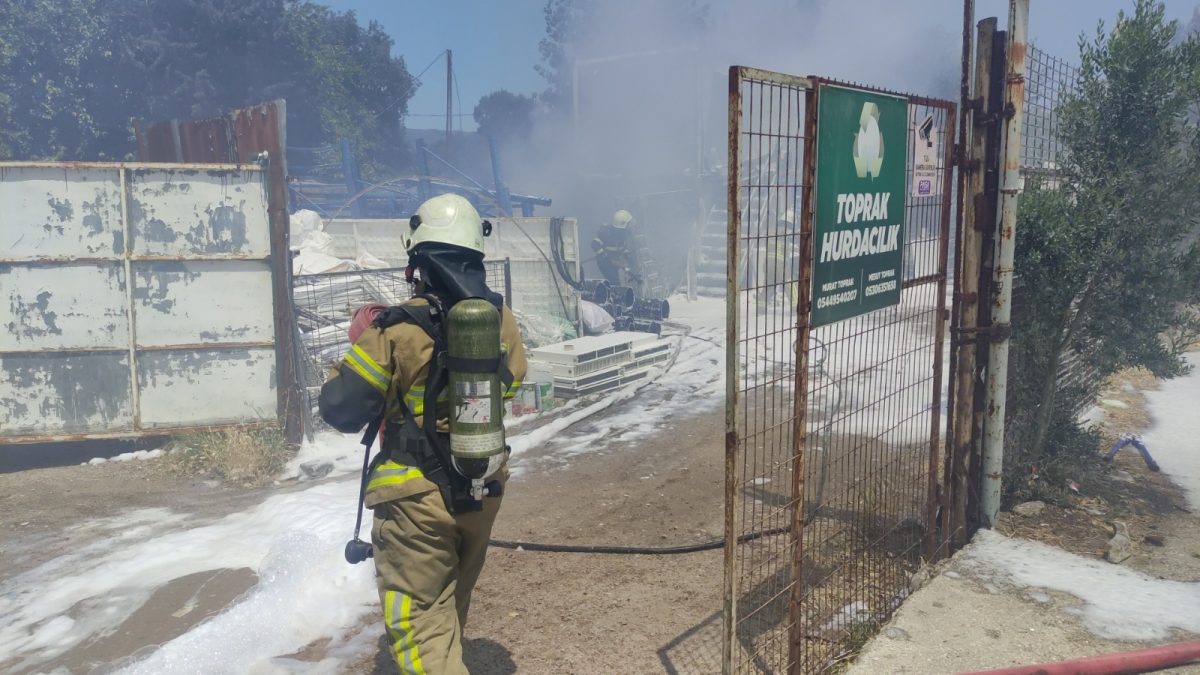 Geri dönüşüm tesisinde çıkan yangın söndürüldü