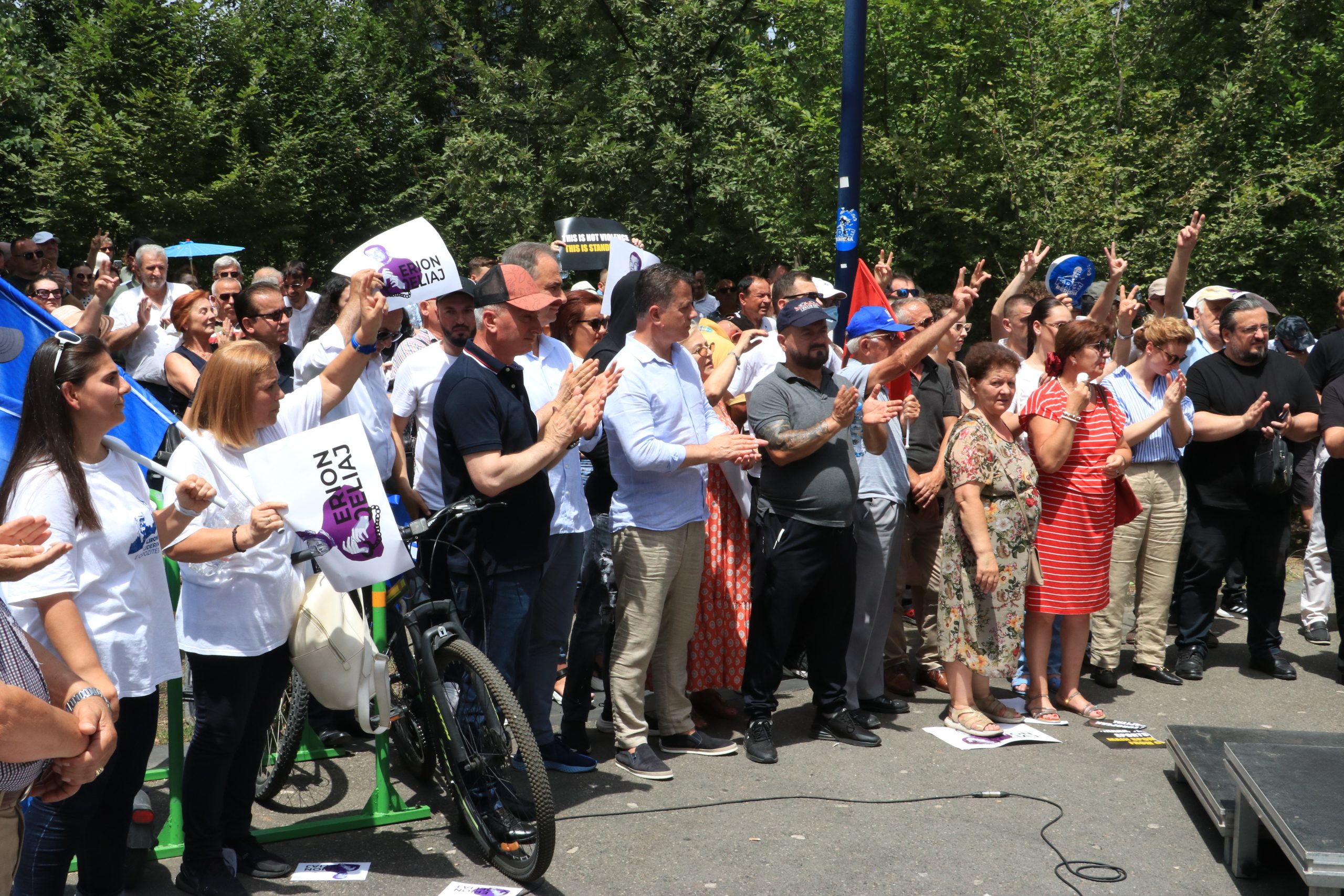 Arnavutluk'ta Belediye Başkanı Veliaj'ın istifasının istendiği protestolar devam ediyor