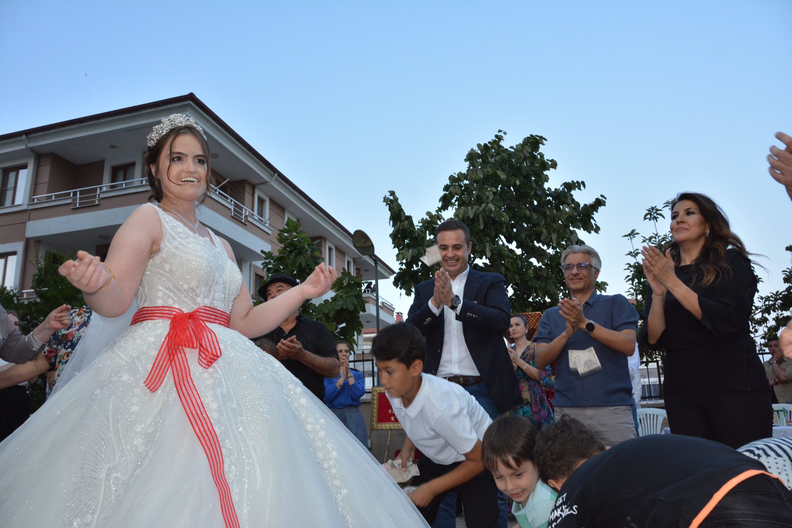 Doğuştan zihinsel engelli Tuğçe için damatsız düğün